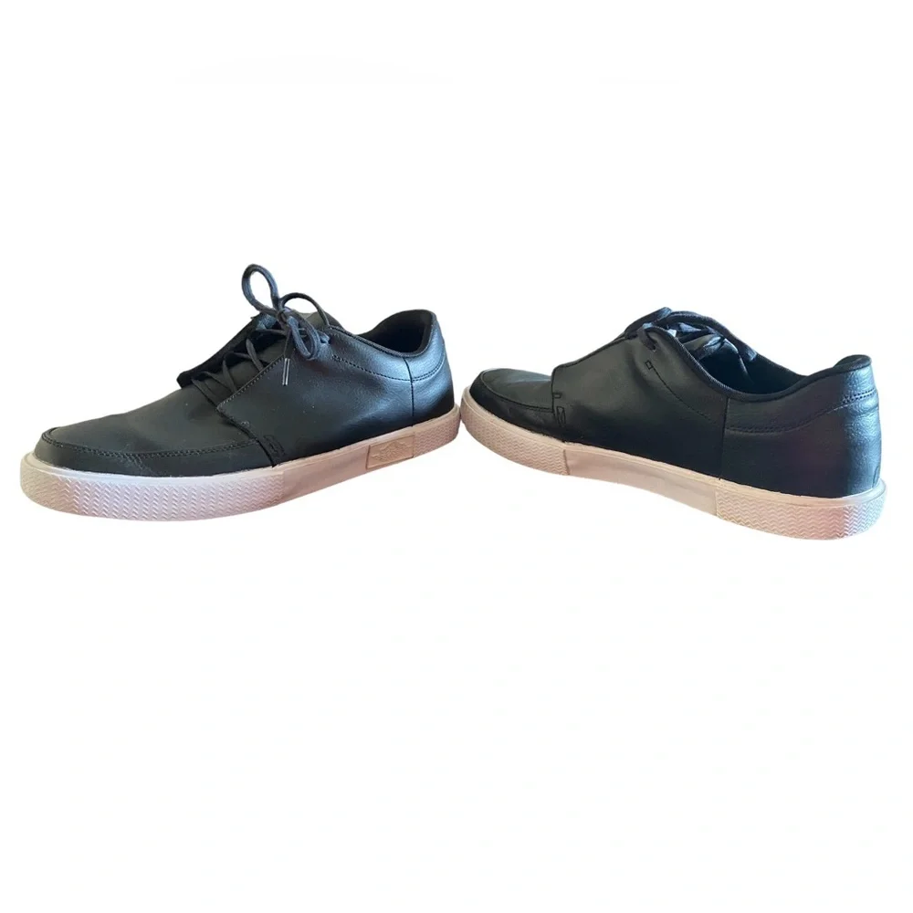 Men's Black Leather Low-Top Sneakers with Pink Sole